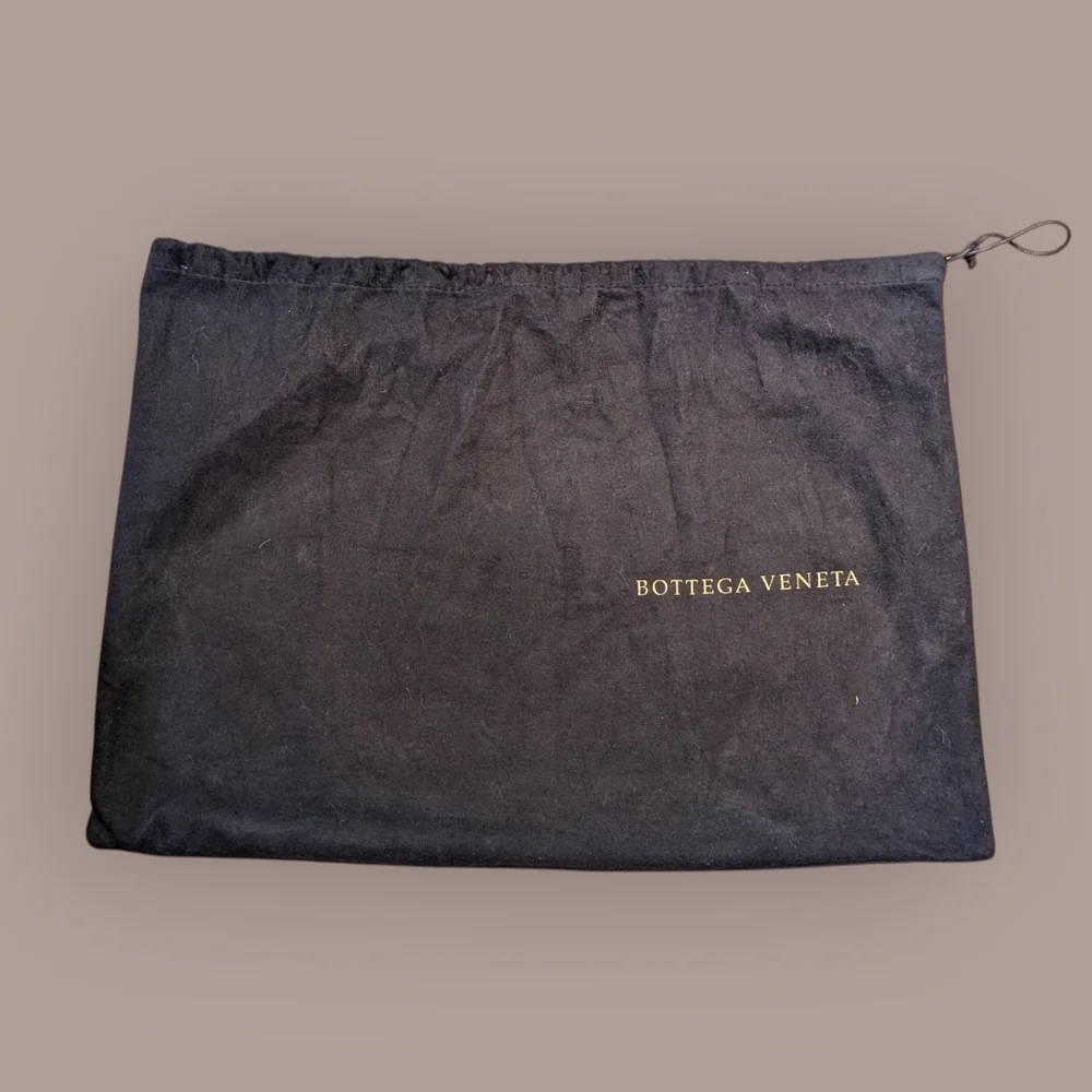 Bottega Veneta Black Shoulder Bag - Picture 2 of 14